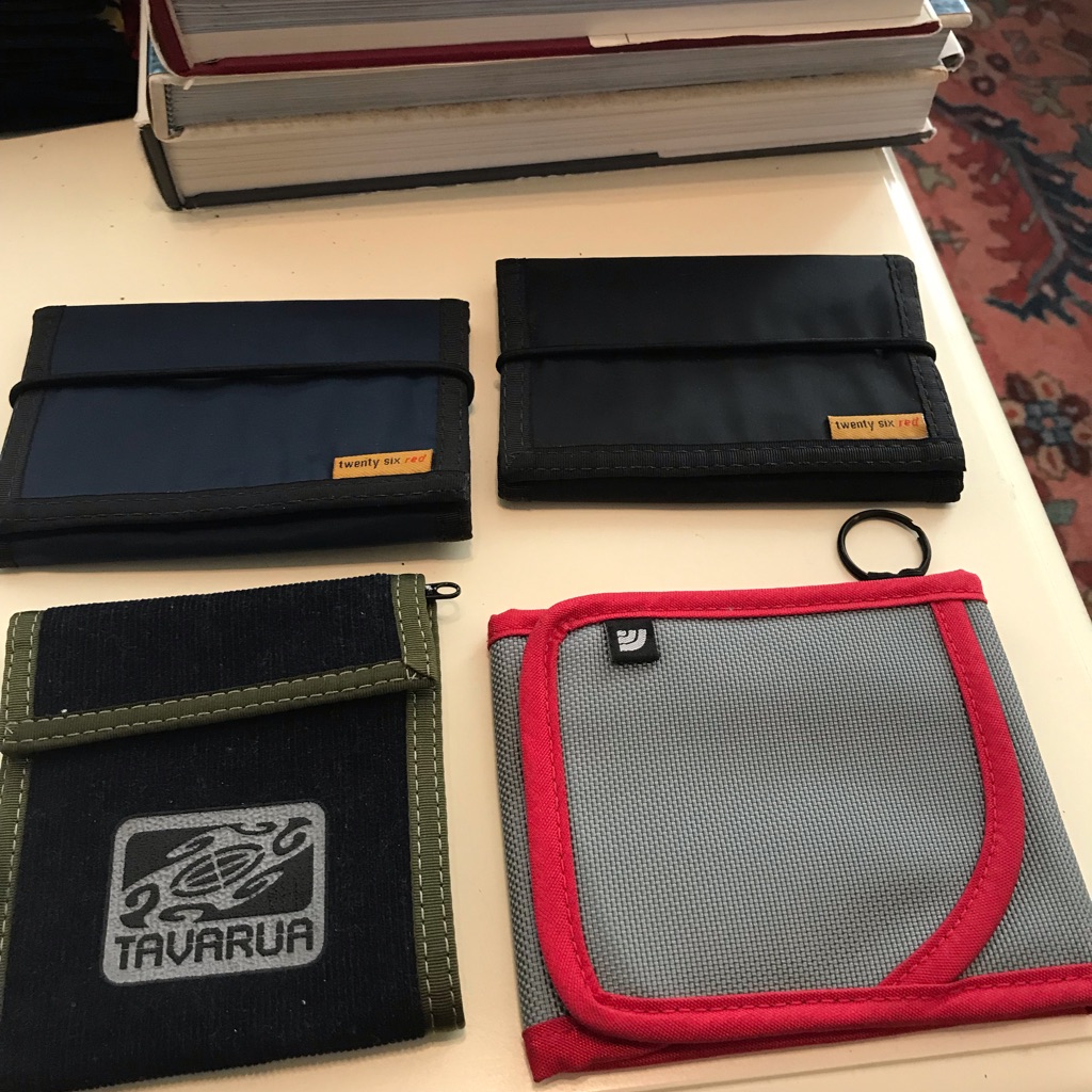 26 Red Nylon Tavarua For Grey Nylon 4 Asst Wallets On Sale